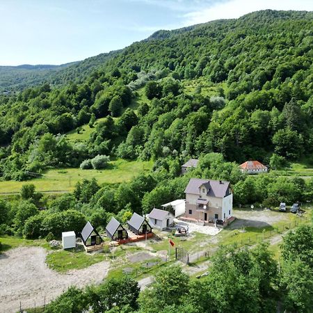 Vita Guesthouse Bajram Curr Exterior foto