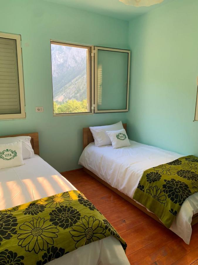 Vita Guesthouse Bajram Curr Exterior foto