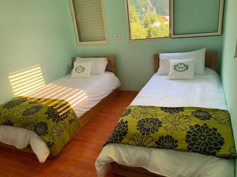 Vita Guesthouse Bajram Curr Exterior foto