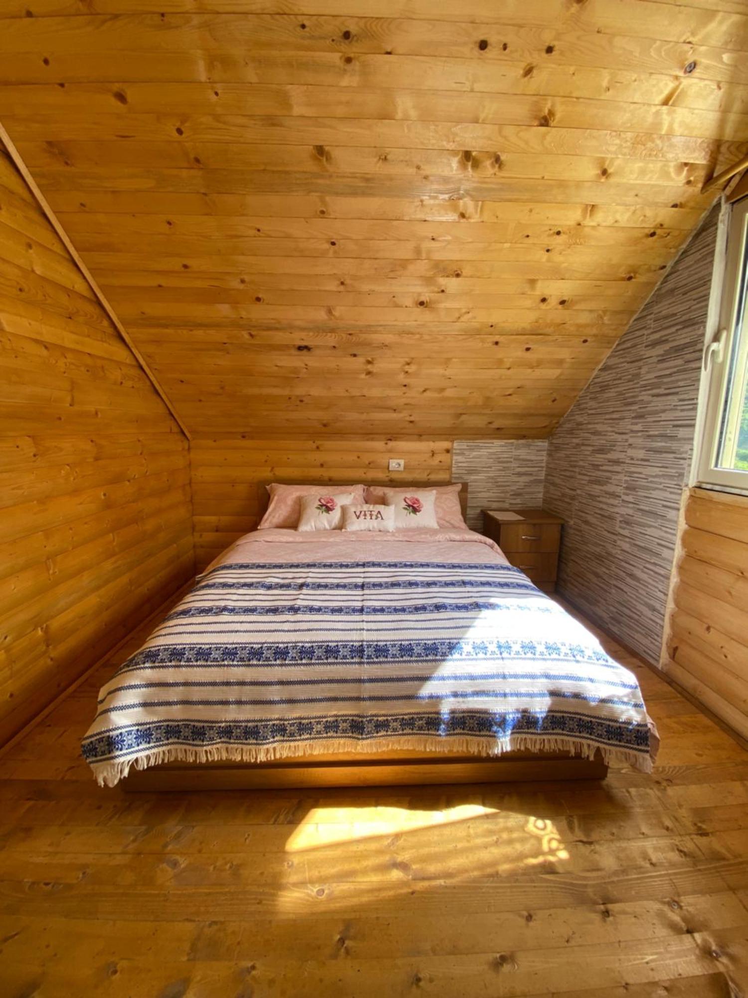 Vita Guesthouse Bajram Curr Exterior foto