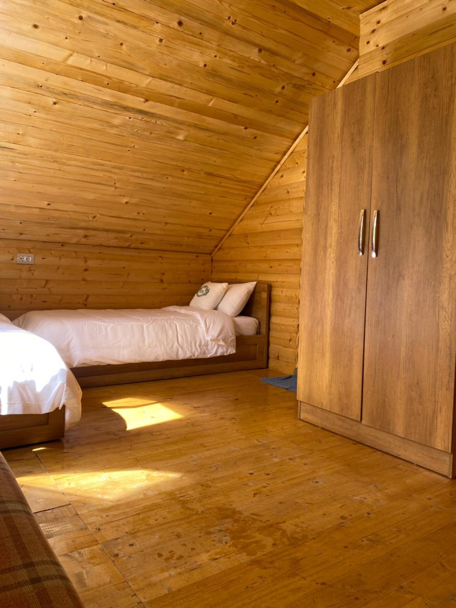 Vita Guesthouse Bajram Curr Exterior foto