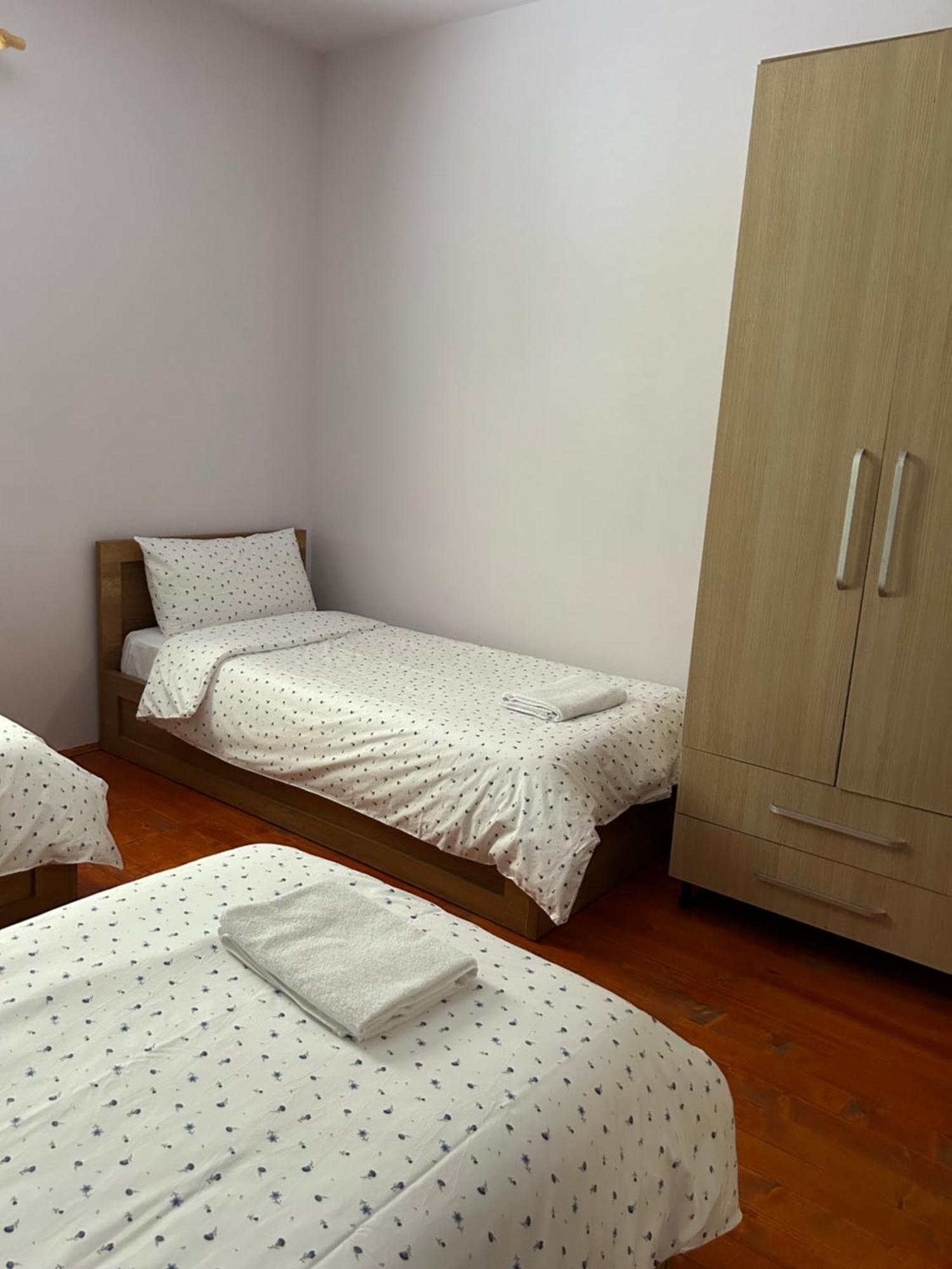 Vita Guesthouse Bajram Curr Exterior foto