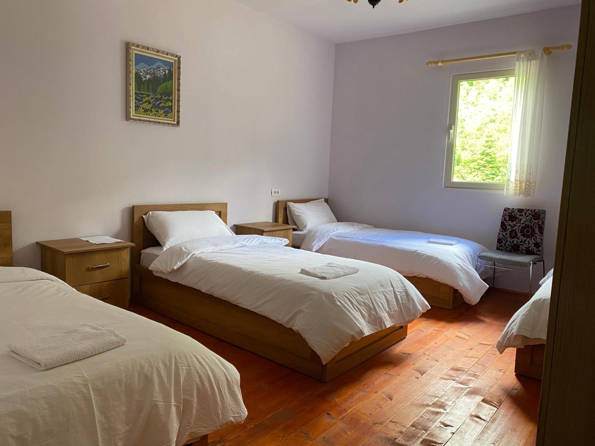 Vita Guesthouse Bajram Curr Exterior foto