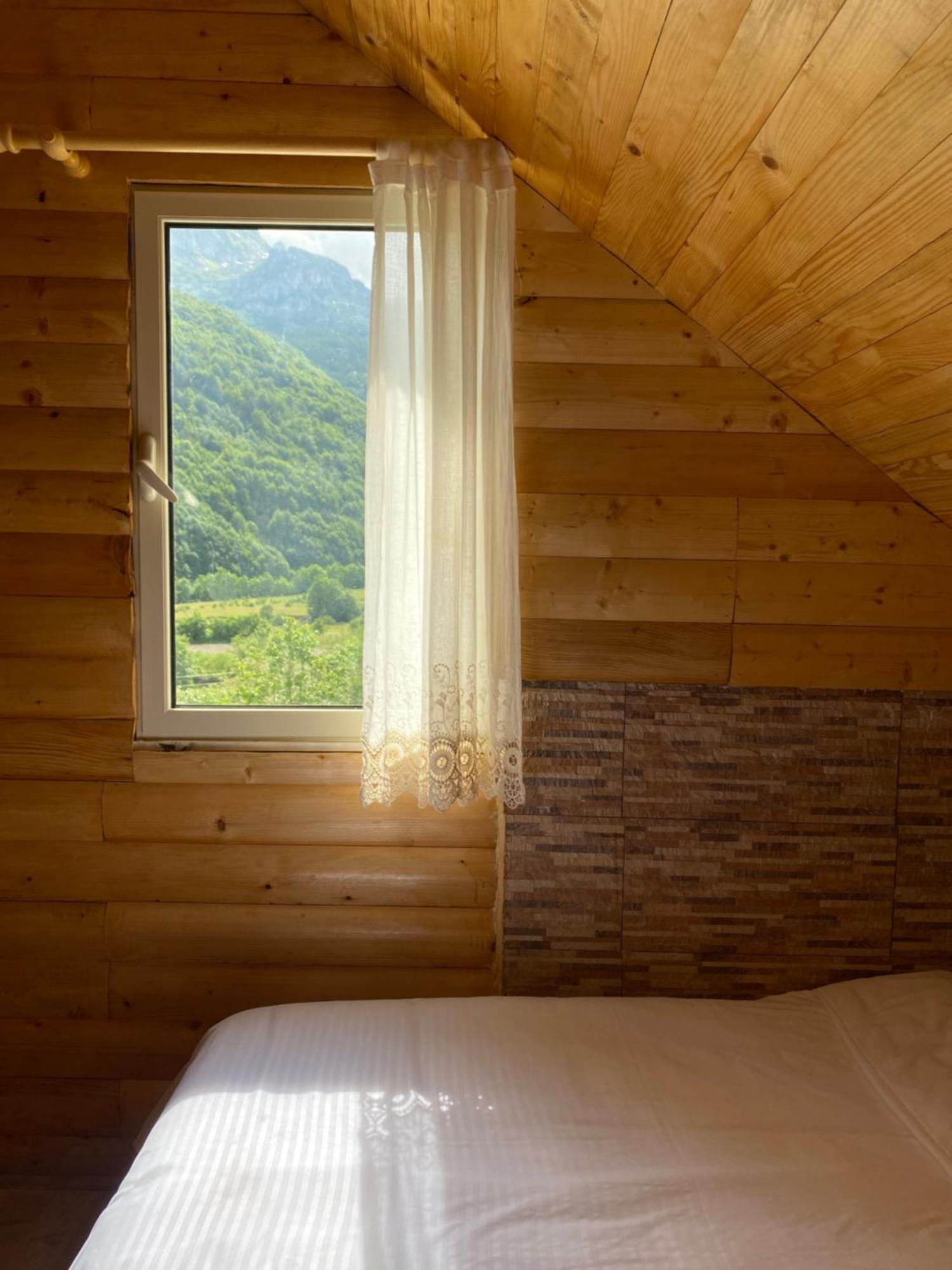 Vita Guesthouse Bajram Curr Exterior foto