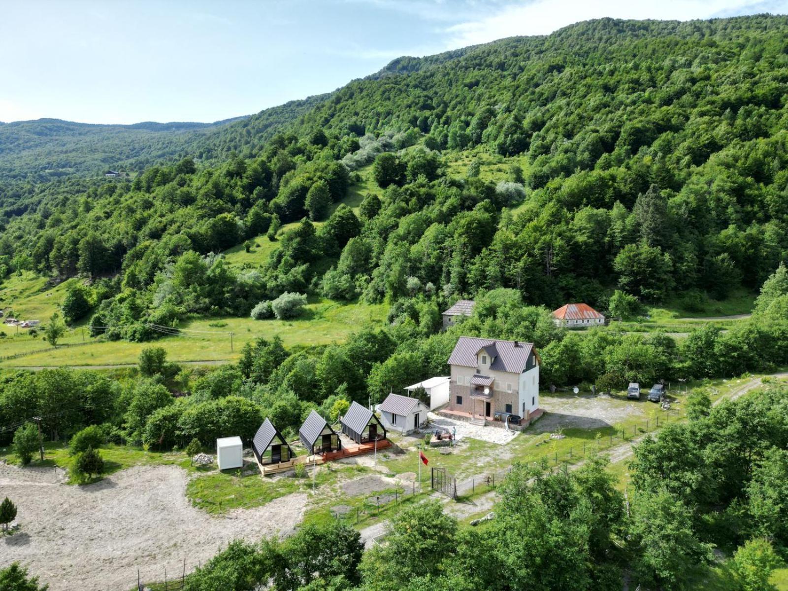 Vita Guesthouse Bajram Curr Exterior foto