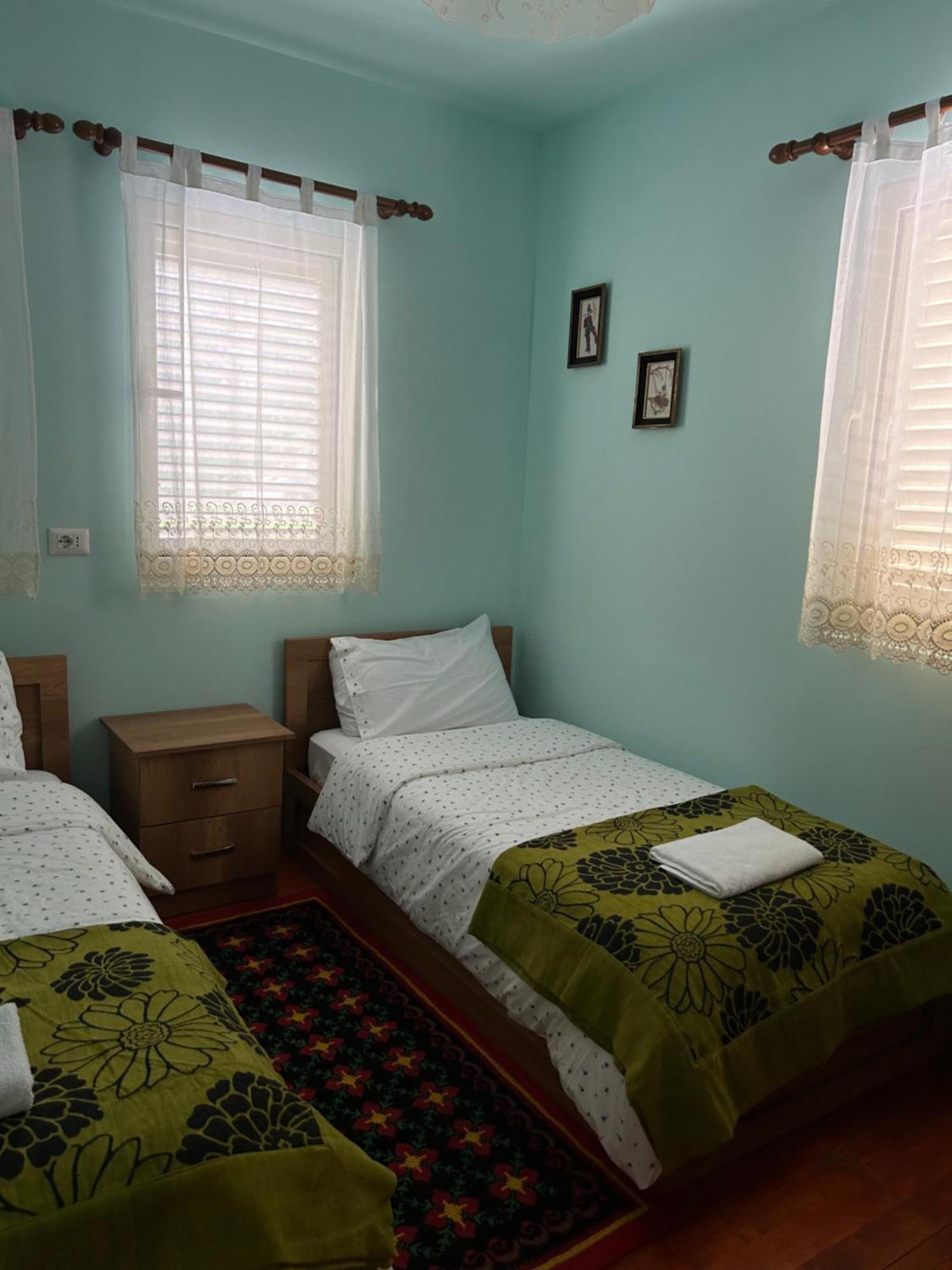 Vita Guesthouse Bajram Curr Exterior foto