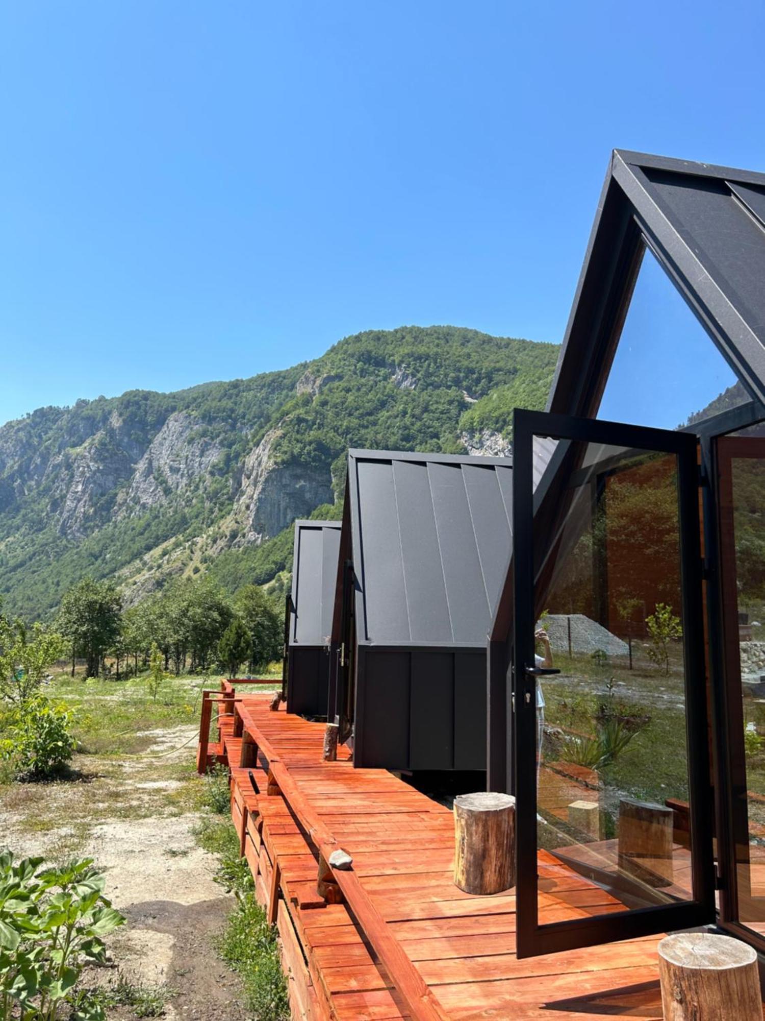 Vita Guesthouse Bajram Curr Exterior foto