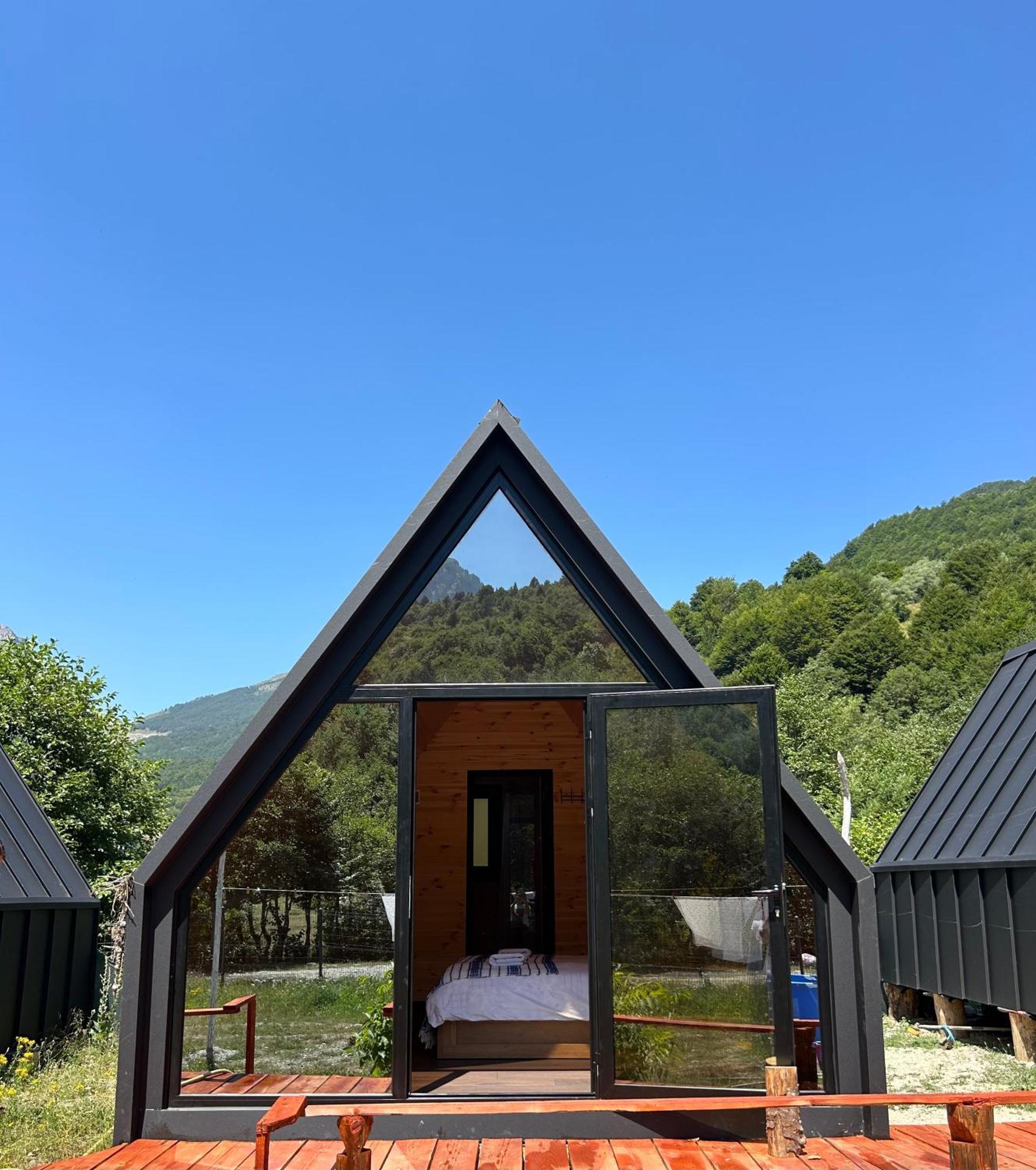 Vita Guesthouse Bajram Curr Exterior foto